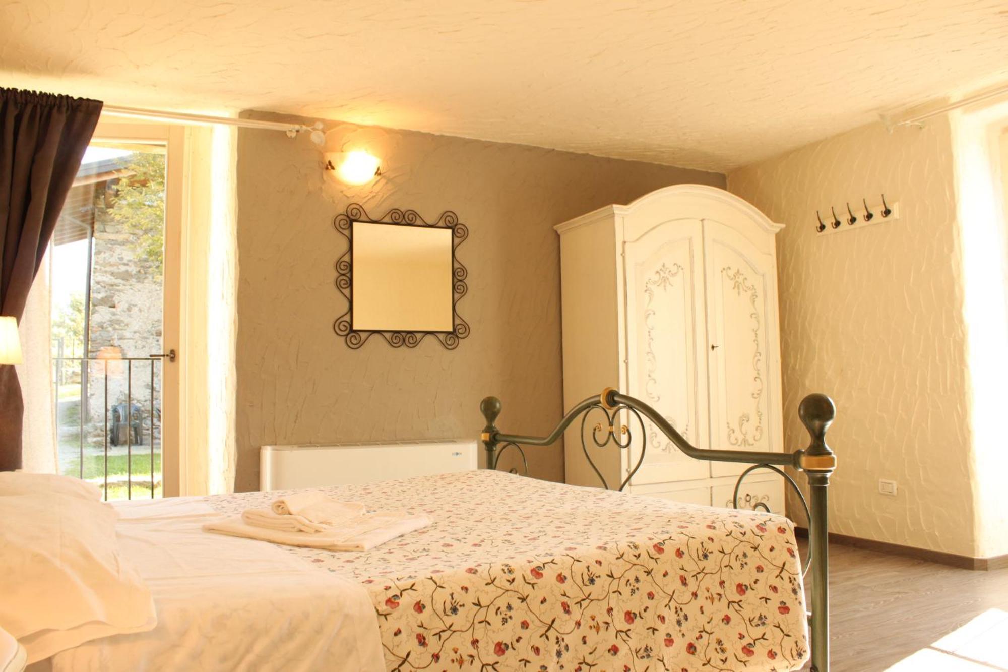 Borgo Erbiola Villa Colico Room photo
